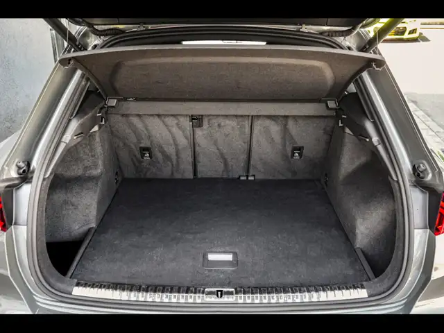 Audi Q3 view 15