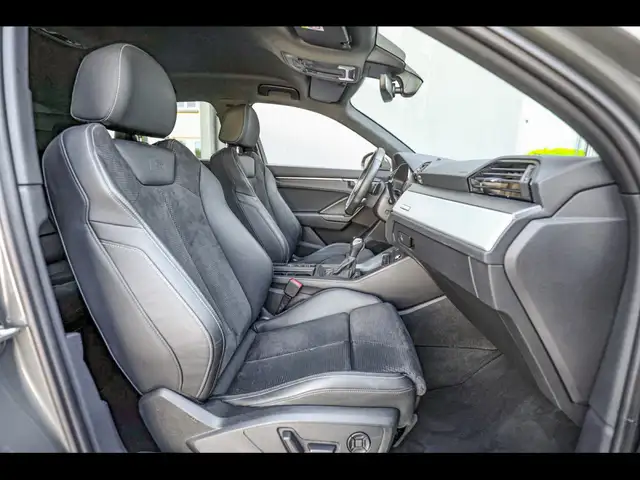 Audi Q3 view 14
