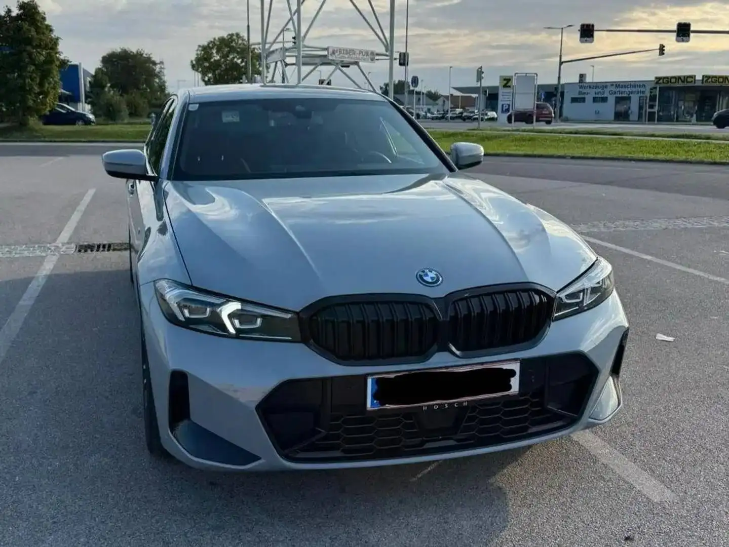 BMW 330 330i xDrive M-Sport Hybrid Grau - 2