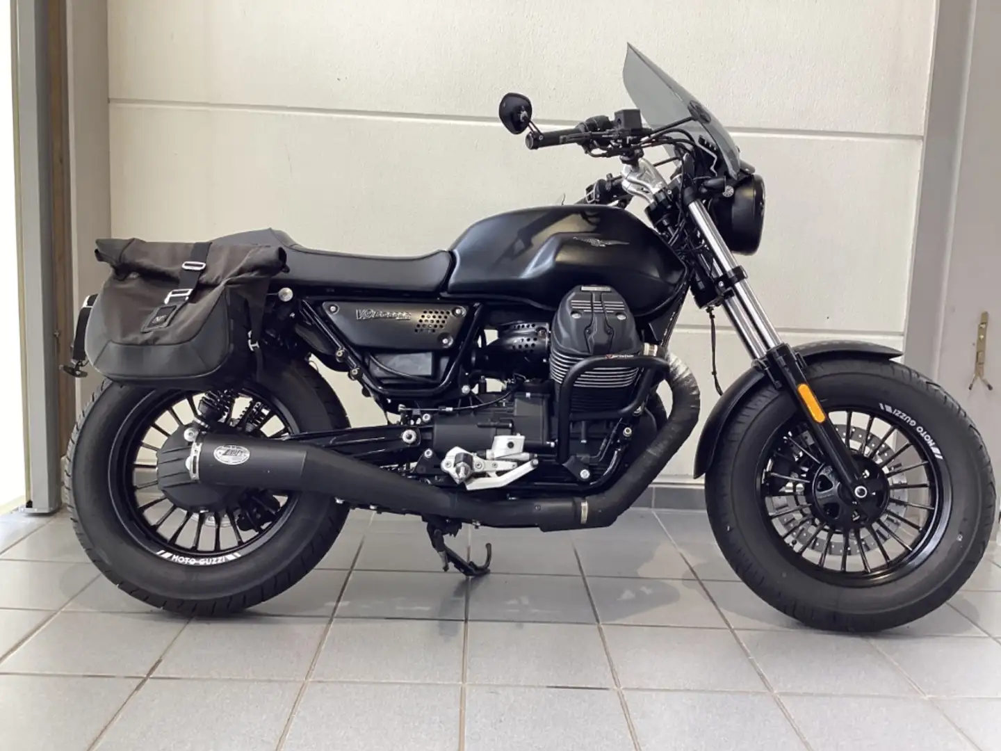 Moto Guzzi V 9 mit V7 Umbau mit Windschild wahlweise auch Rückrüs Negru - 1