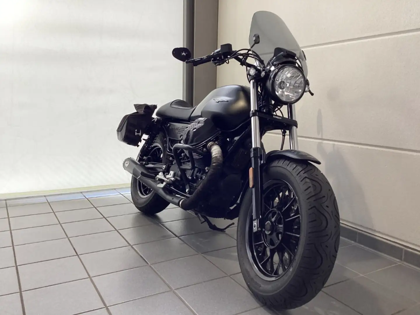 Moto Guzzi V 9 mit V7 Umbau mit Windschild wahlweise auch Rückrüs Negru - 2