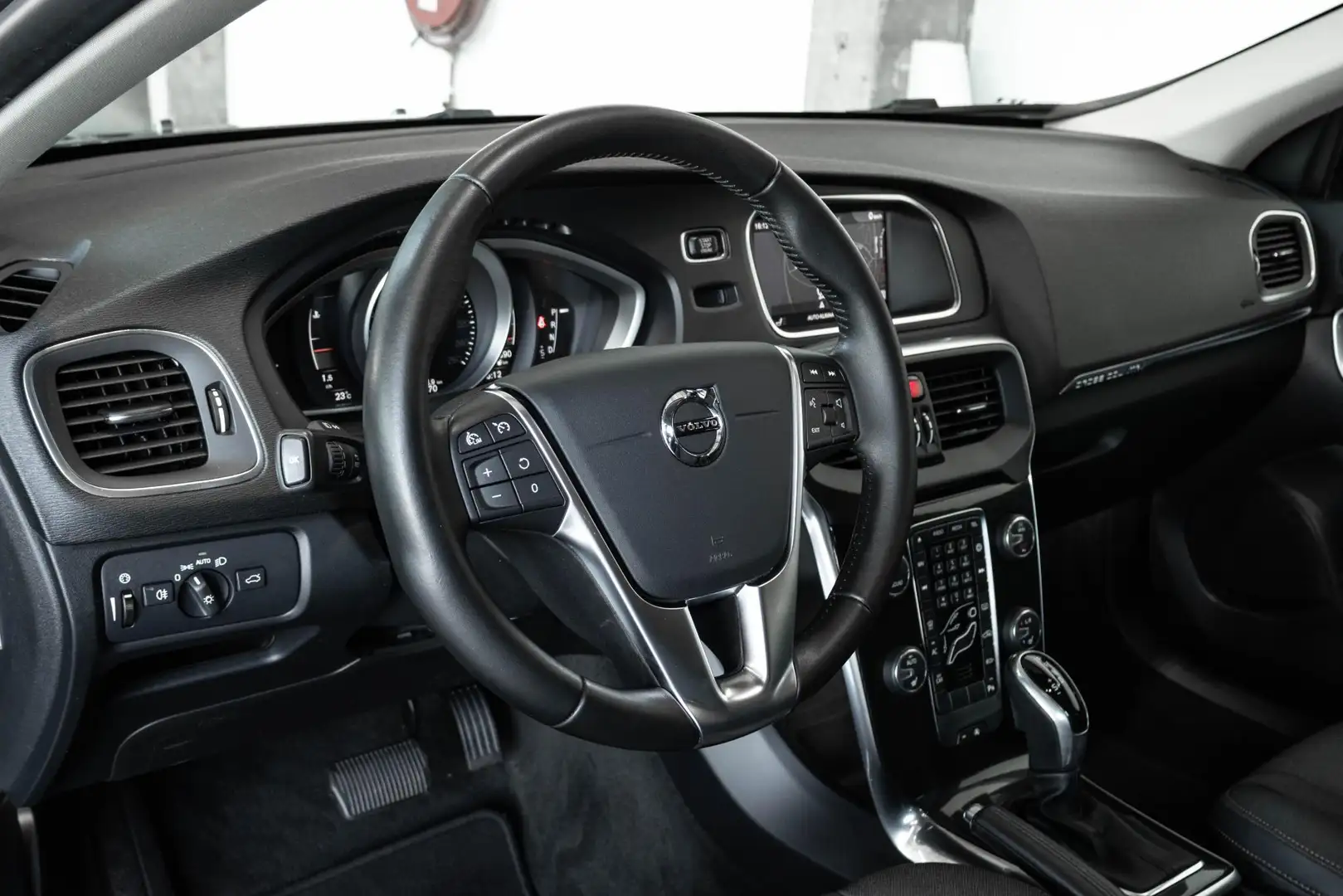 Volvo V40 Cross Country T3 Automaat Nordic+ | Dealeronderhouden | Parkeerv Gris - 2