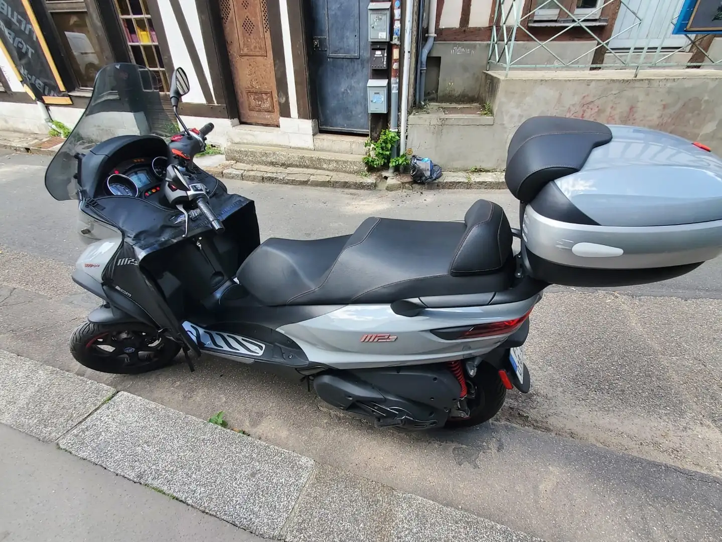 Piaggio MP3 500 Hpe Gris - 1