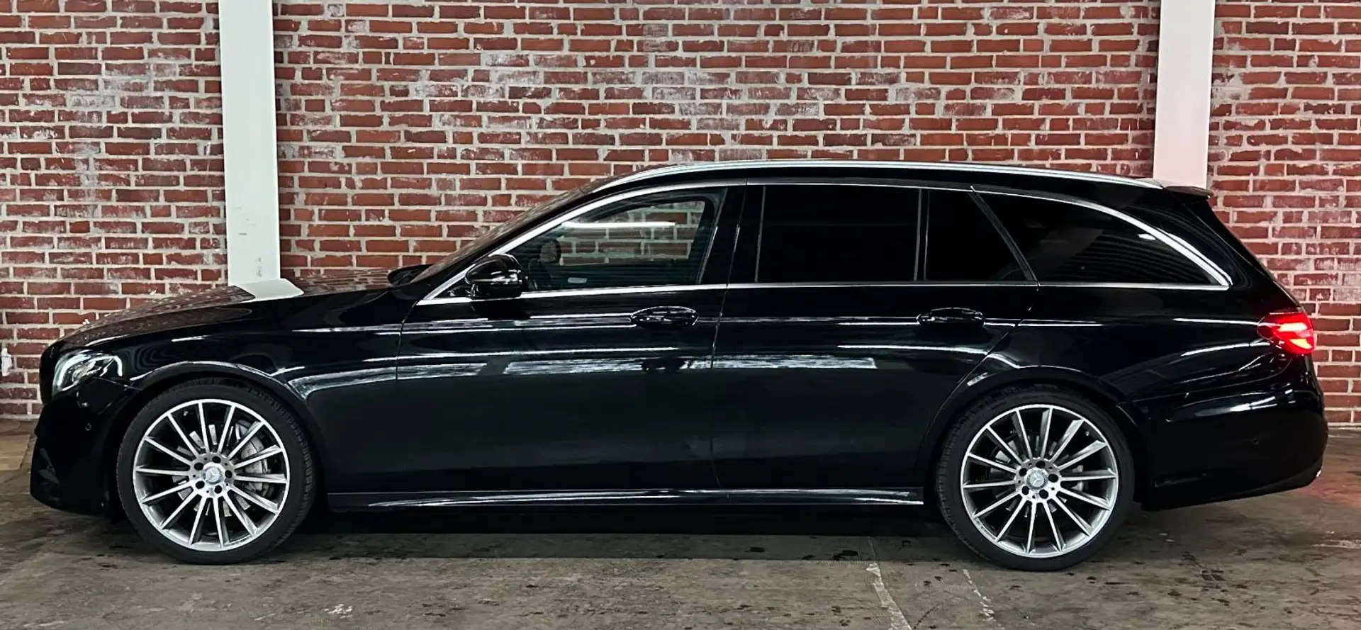 Mercedes-Benz E 220 d T 9G AMG LED/WIDE/R.Kamera/Spur-Paket Noir - 2