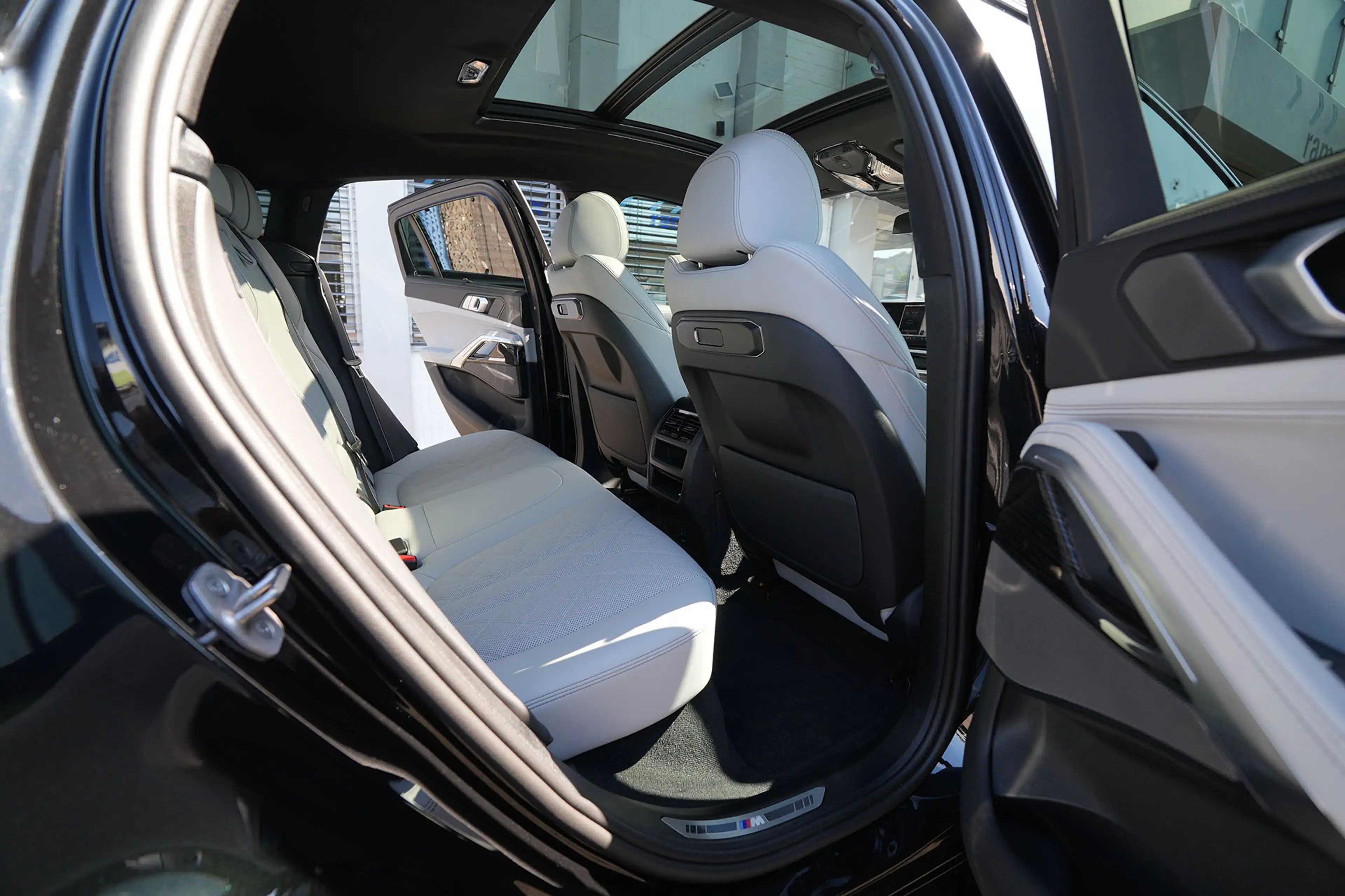 BMW X6 xDrive30d M SPORT PRO-LUFTF.-PANO-HUD-H+K-22M — photo 24