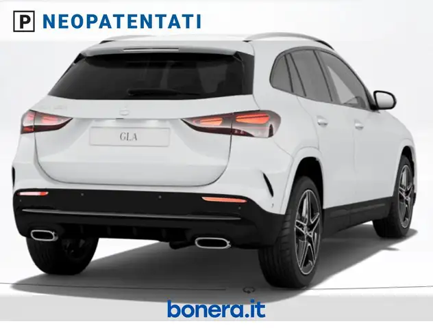 Mercedes-Benz Gla Class view 3