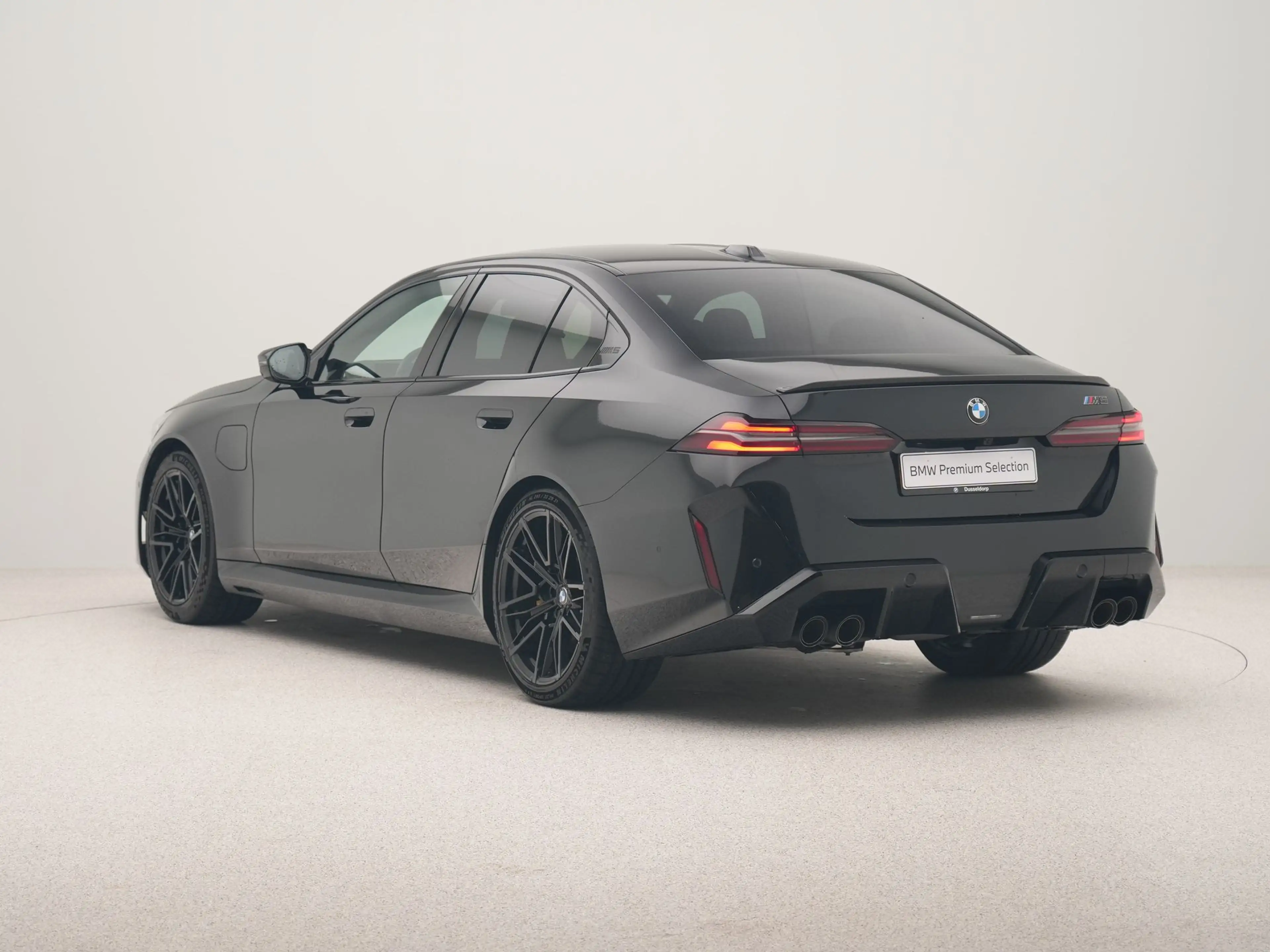 BMW M5 Sedan — photo 11