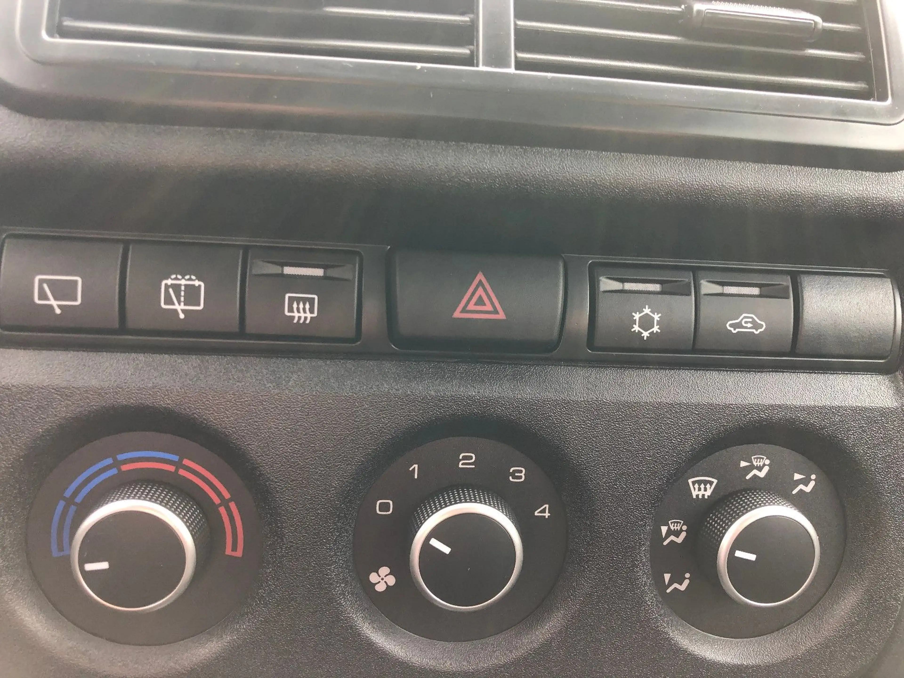 Lada Niva NIVA LEGEND "PREMIUM PLUS"! AET-Kollektion 2026! — photo 14