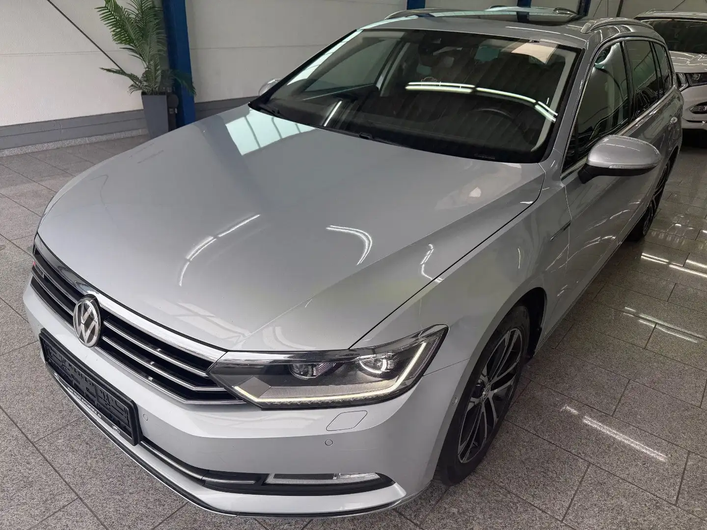 Volkswagen Passat Variant Passat 2.0 TDI*4 MOT*DSG*ACC*PANO*RFK*LED*MASS Silber - 2