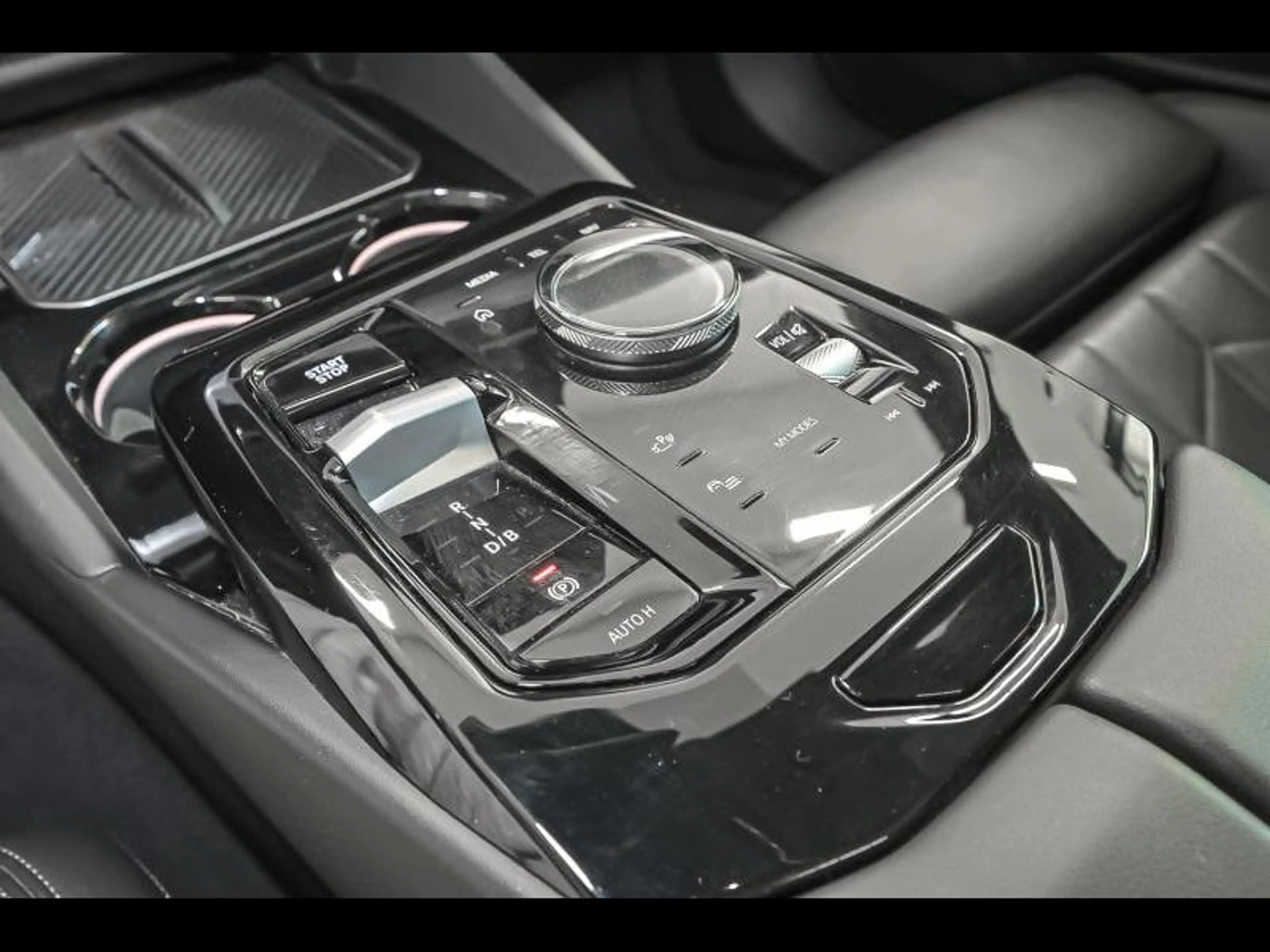 BMW i5 eDrive40 Berline - PACK M PRO — photo 11