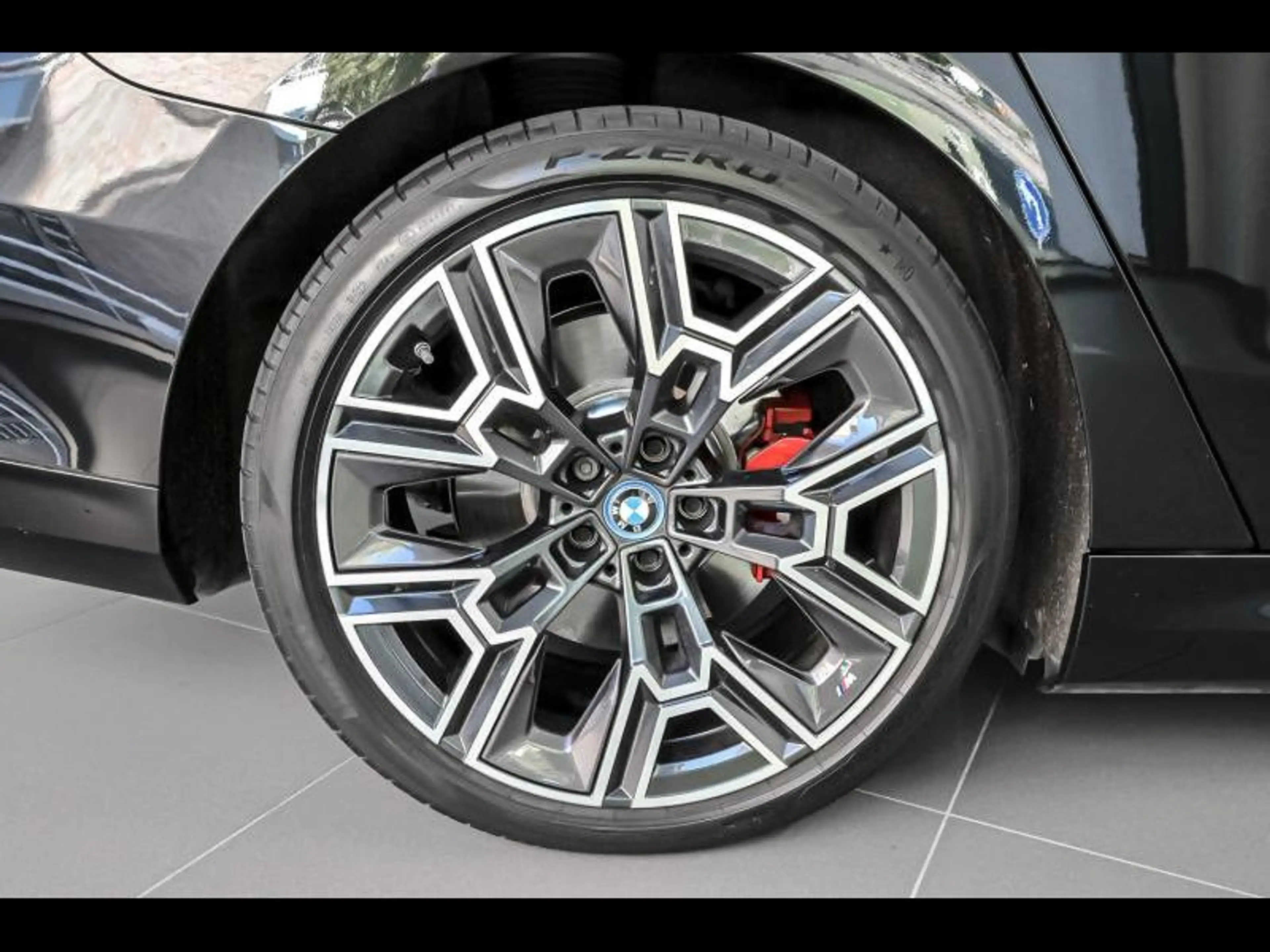 BMW i5 eDrive40 Berline - PACK M PRO — photo 8