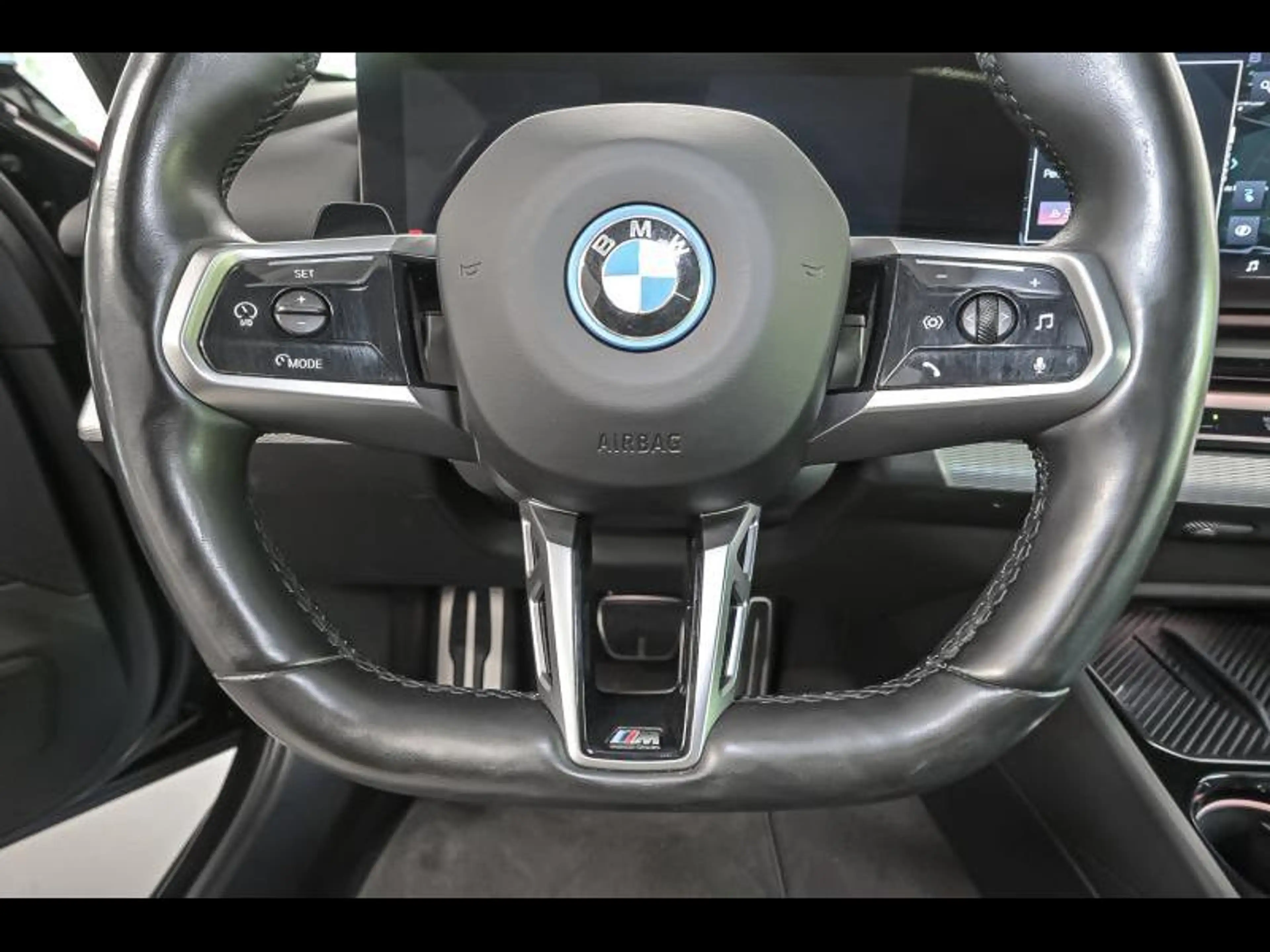 BMW i5 eDrive40 Berline - PACK M PRO — photo 9