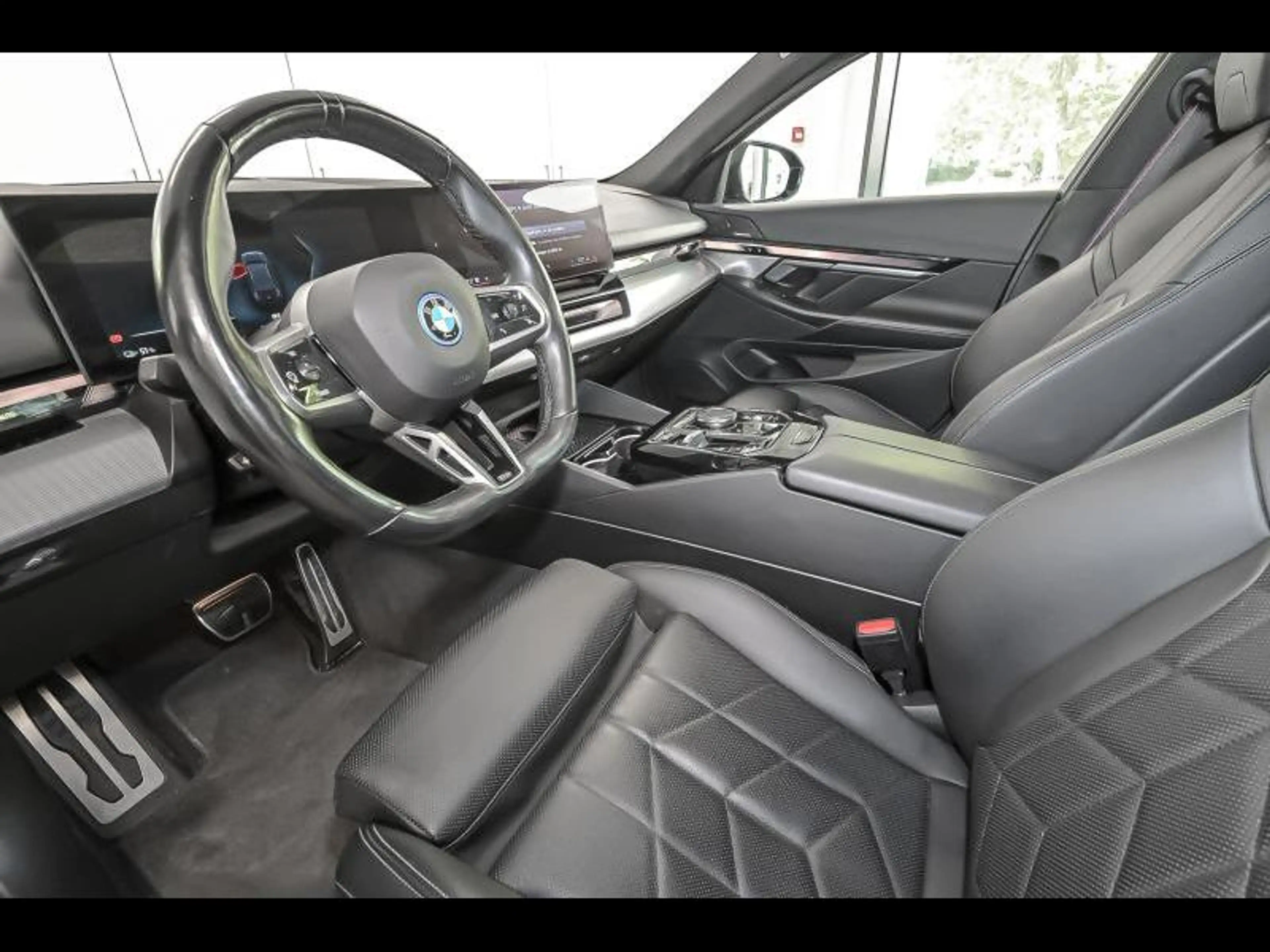 BMW i5 eDrive40 Berline - PACK M PRO — photo 6