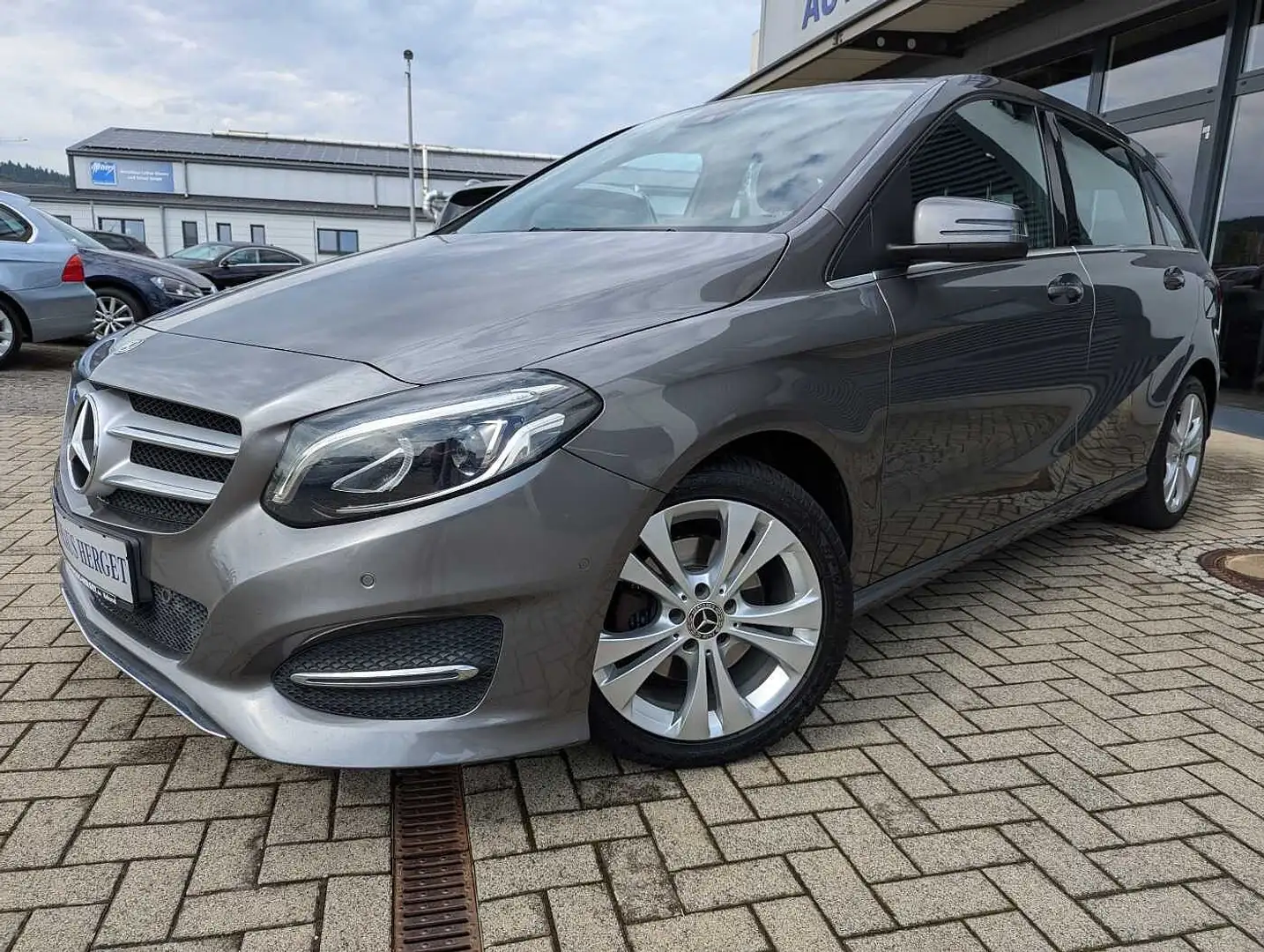 Mercedes-Benz B 220 4Matic 7G-DCT Edition B 2.Hand/Comand/LED/Memory/R Grau - 1