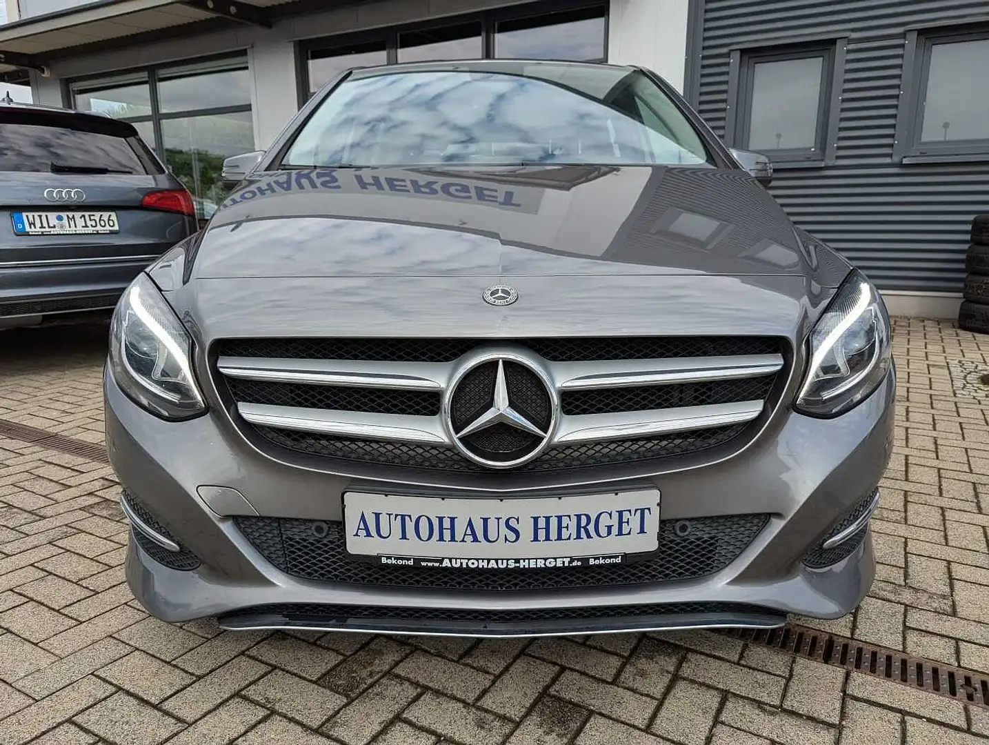 Mercedes-Benz B 220 4Matic 7G-DCT Edition B 2.Hand/Comand/LED/Memory/R Grau - 2