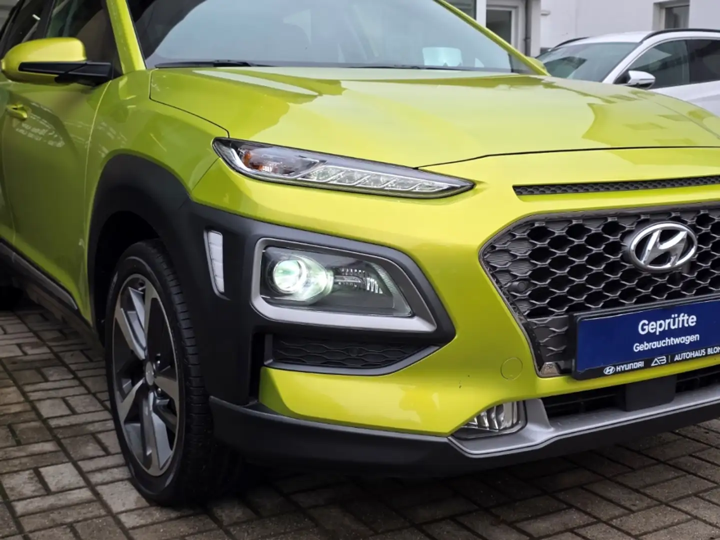 Hyundai KONA 1.0 T-GDI M/T Premium, Winterräder, Navi, Voll-LED Giallo - 2