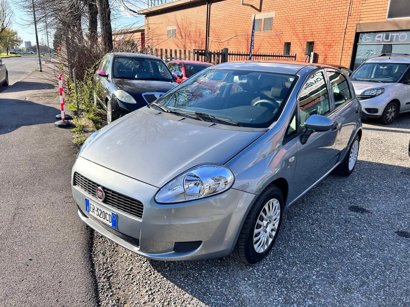 Fiat Punto Punto 5p 1.4 easypower Lounge *Gpl SCADE 2033* Grijs - 1