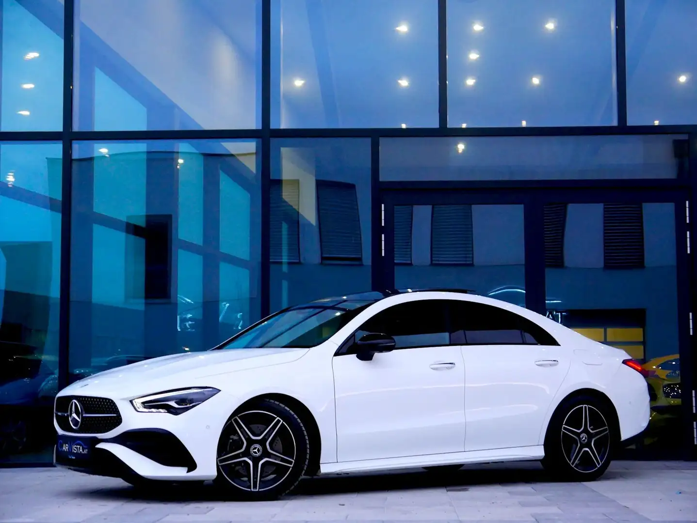 Mercedes-Benz CLA 200 AMG Line Aut. *Widescreen - Panorama* Weiß - 2