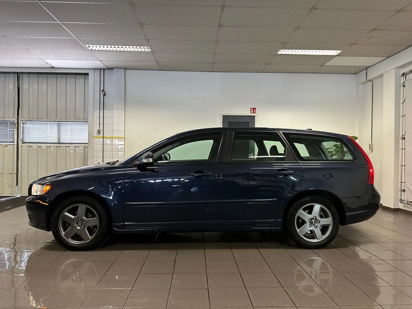 Volvo V50 2.0 Limited Edition * Navigatie / Afn. Trekhaak / Blau - 2