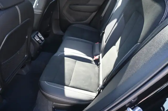 Volvo XC40 view 11