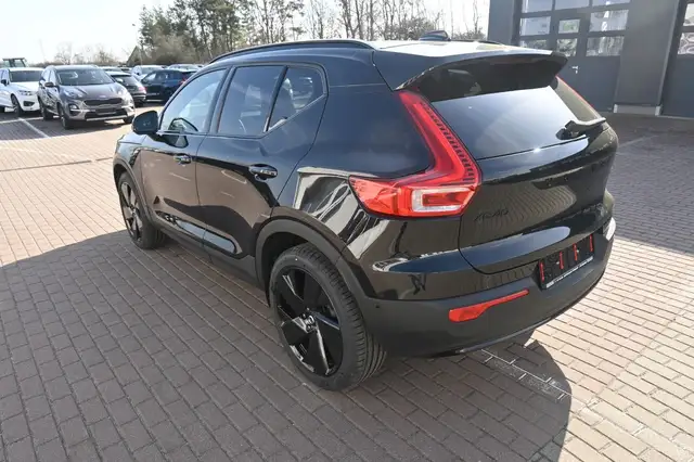 Volvo XC40 view 10