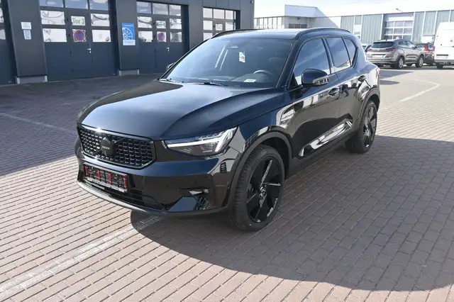Volvo XC40 view 2