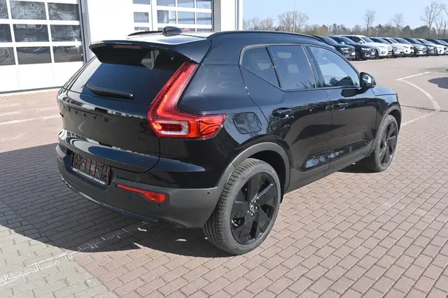 Volvo XC40 view 6