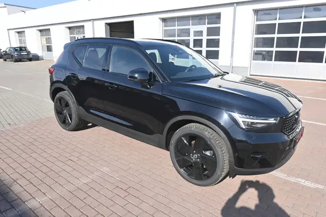Volvo XC40 view 4