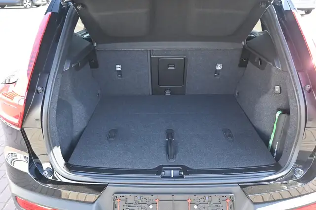 Volvo XC40 view 8