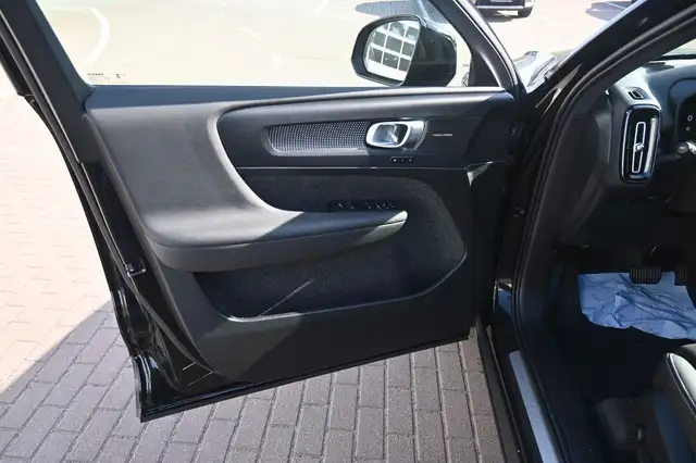 Volvo XC40 view 13