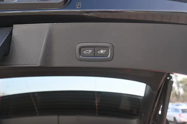Volvo XC40 view 9