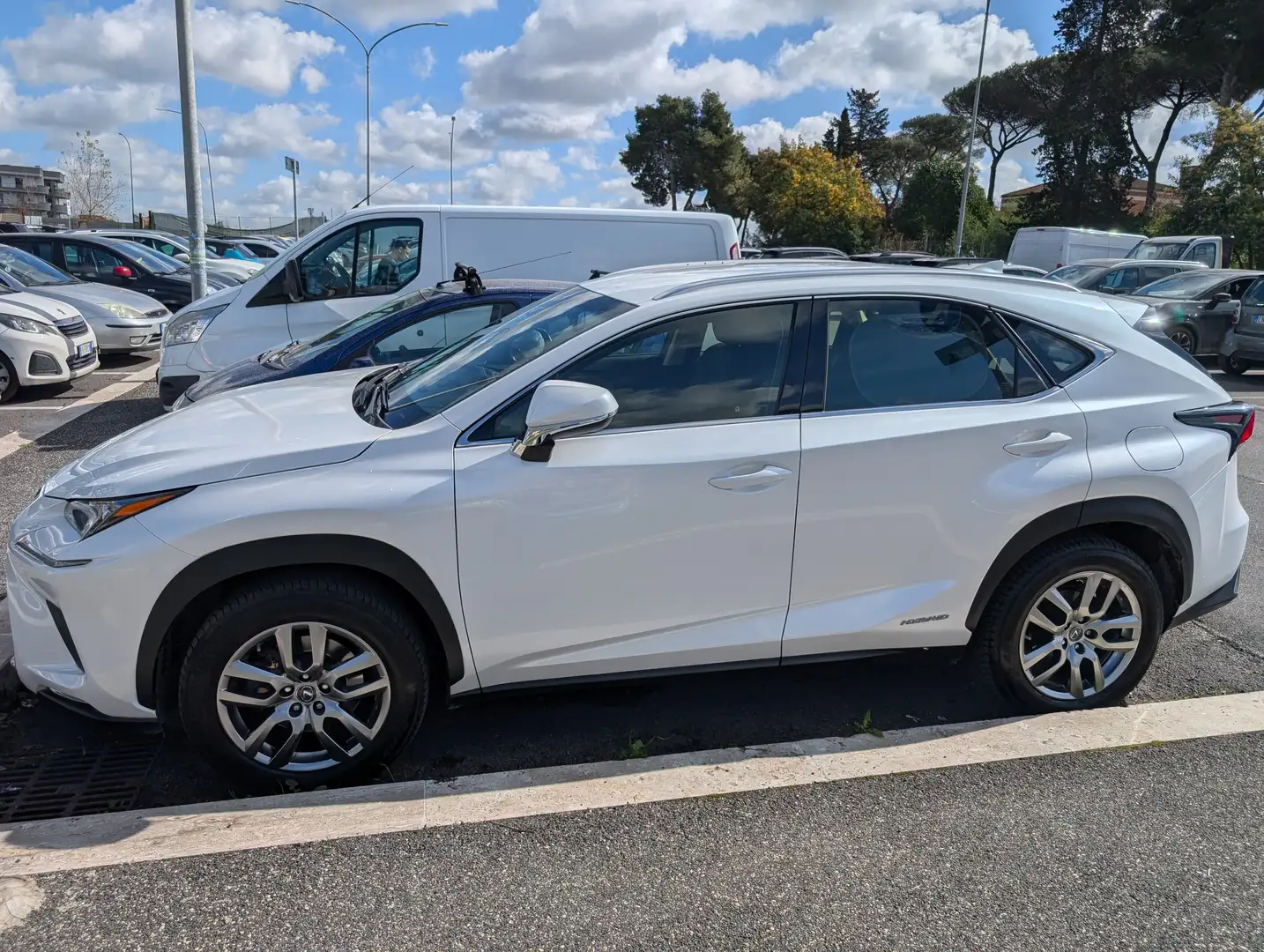 Lexus NX 300 NX I 2018 300h 2.5 Executive 4wd cvt Bianco - 1