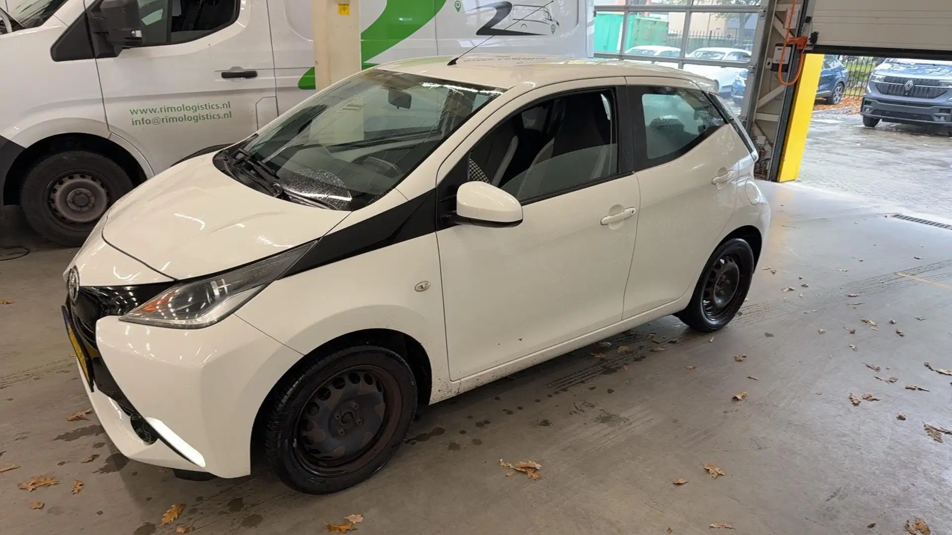 Toyota Aygo 1.0 VVT-i x-play | Radio | elektrische ramen voor Blanc - 1