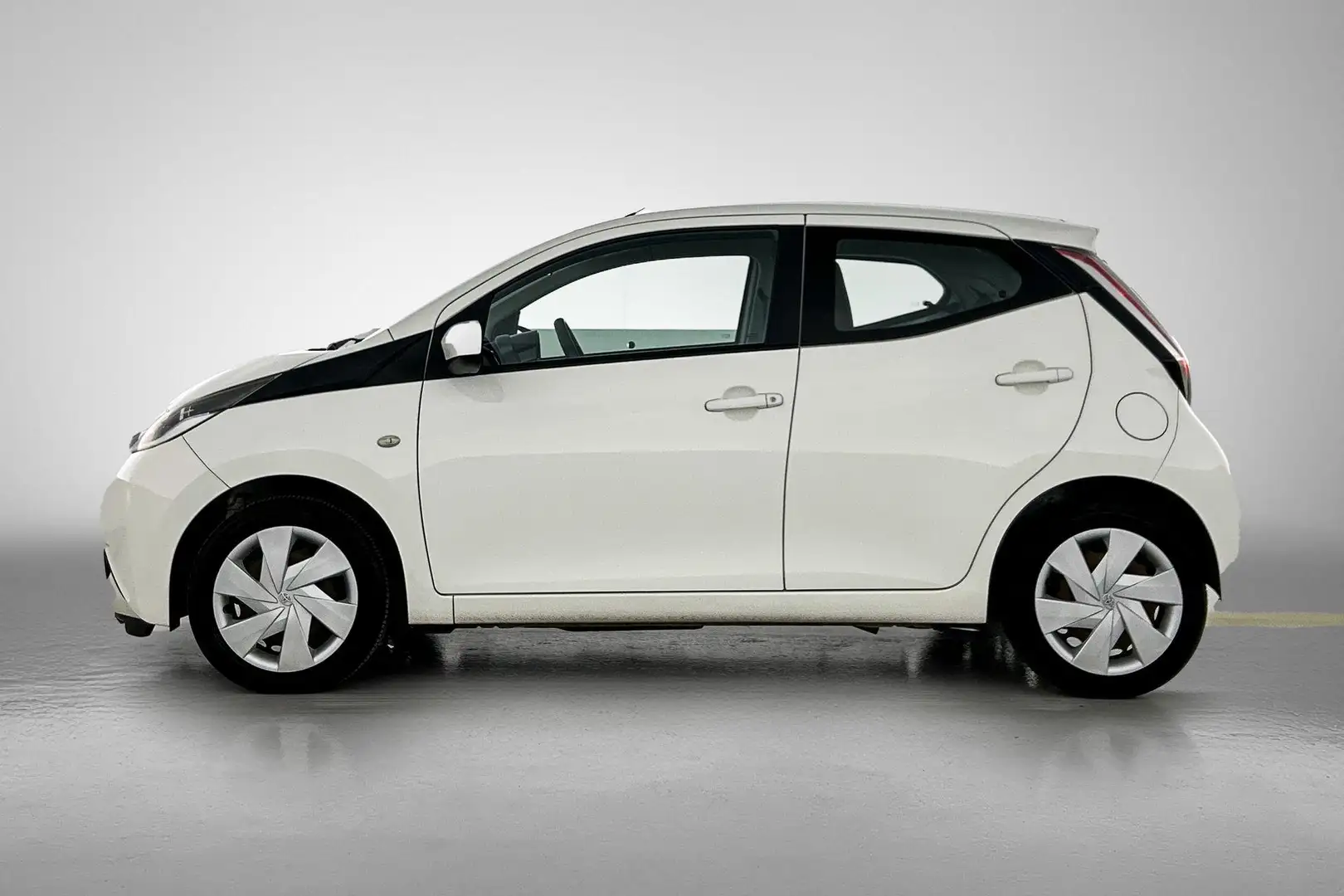 Toyota Aygo 1.0 VVT-i x-play | Radio | elektrische ramen voor Wit - 2