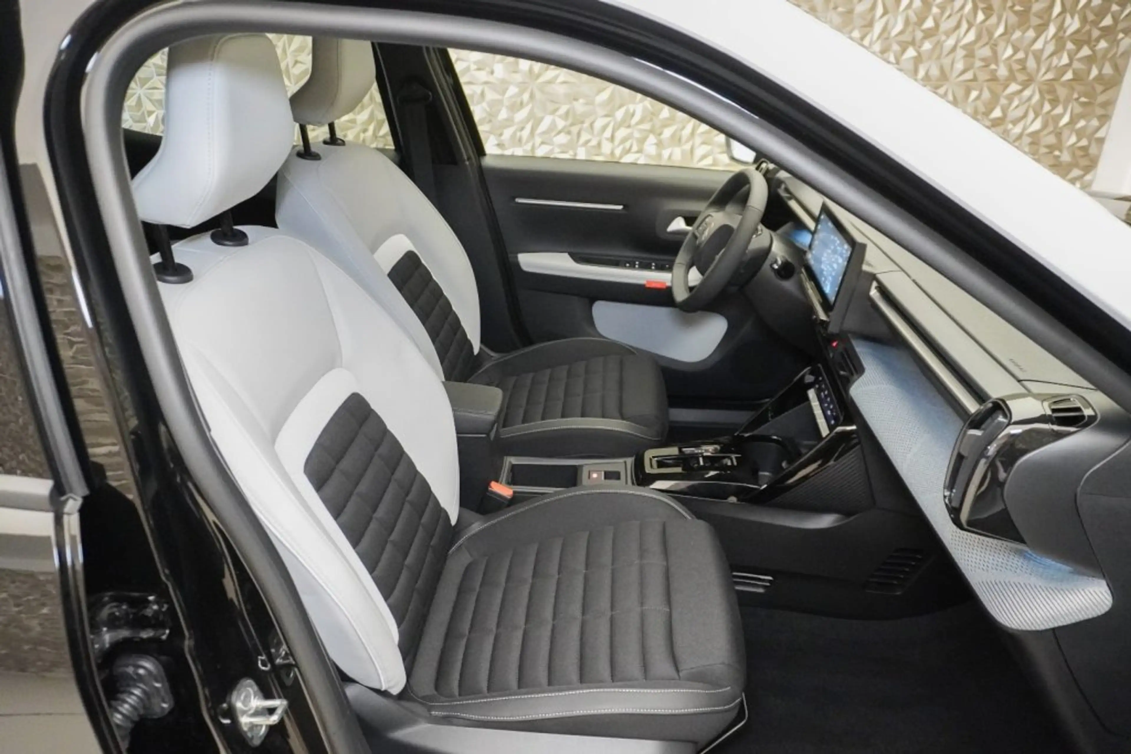 Citroen C3 Aircross Hybrid 145PS Automatik MAX — photo 13