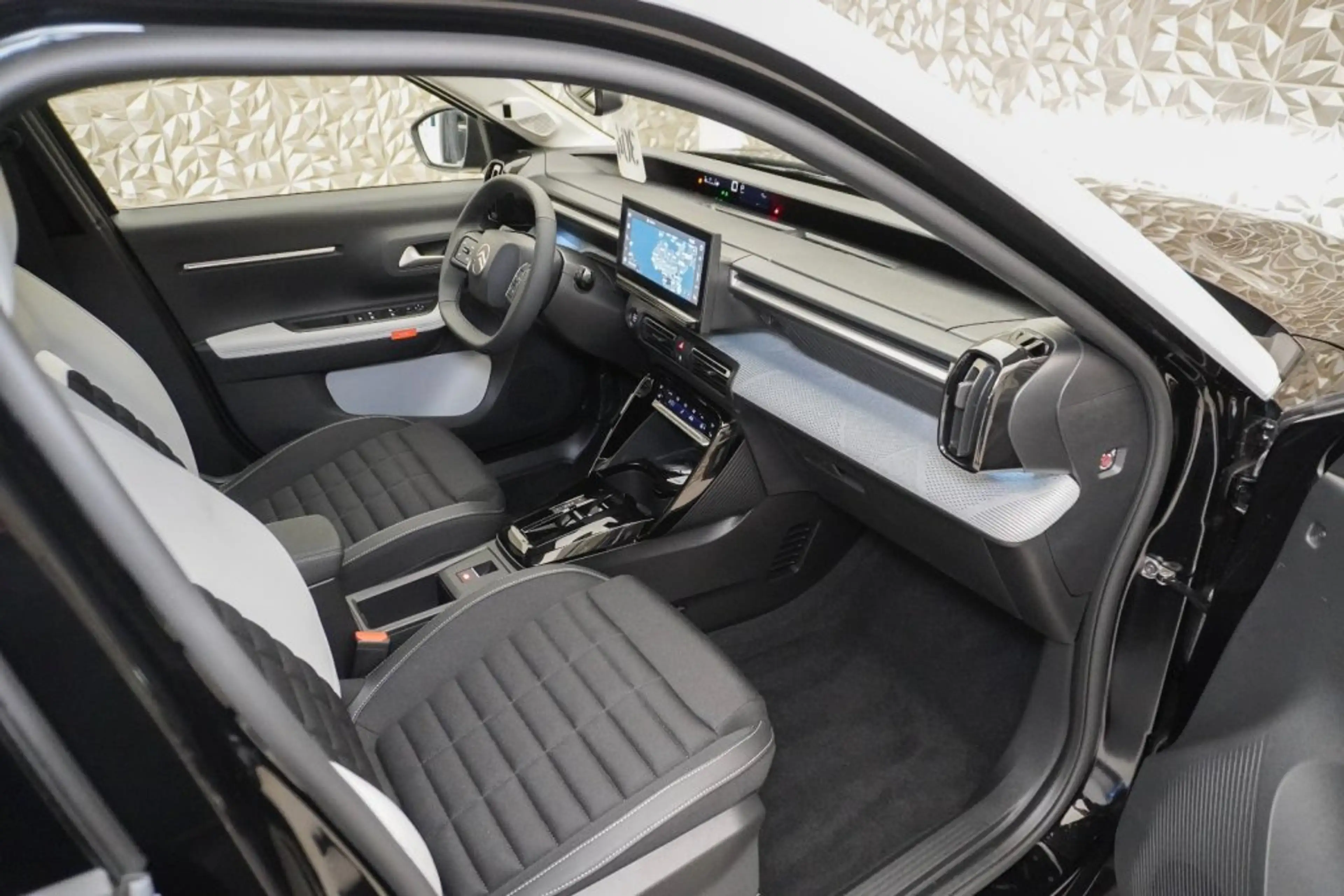Citroen C3 Aircross Hybrid 145PS Automatik MAX — photo 15