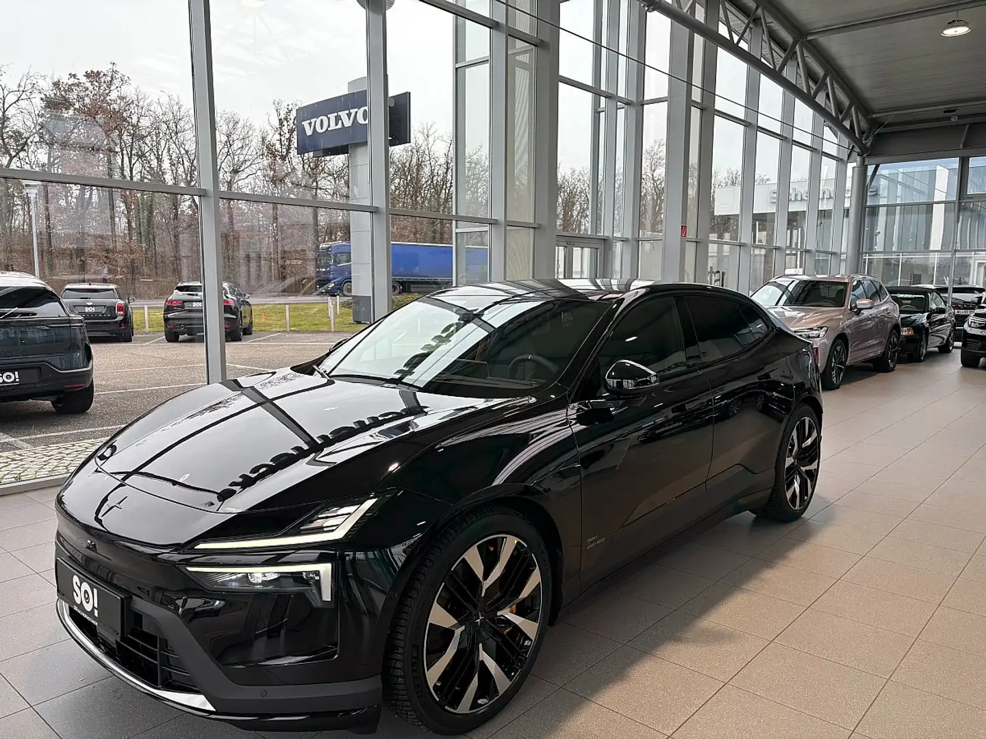 Polestar 4 Long Range 100kWh Dual Motor Performance Prime Schwarz - 2