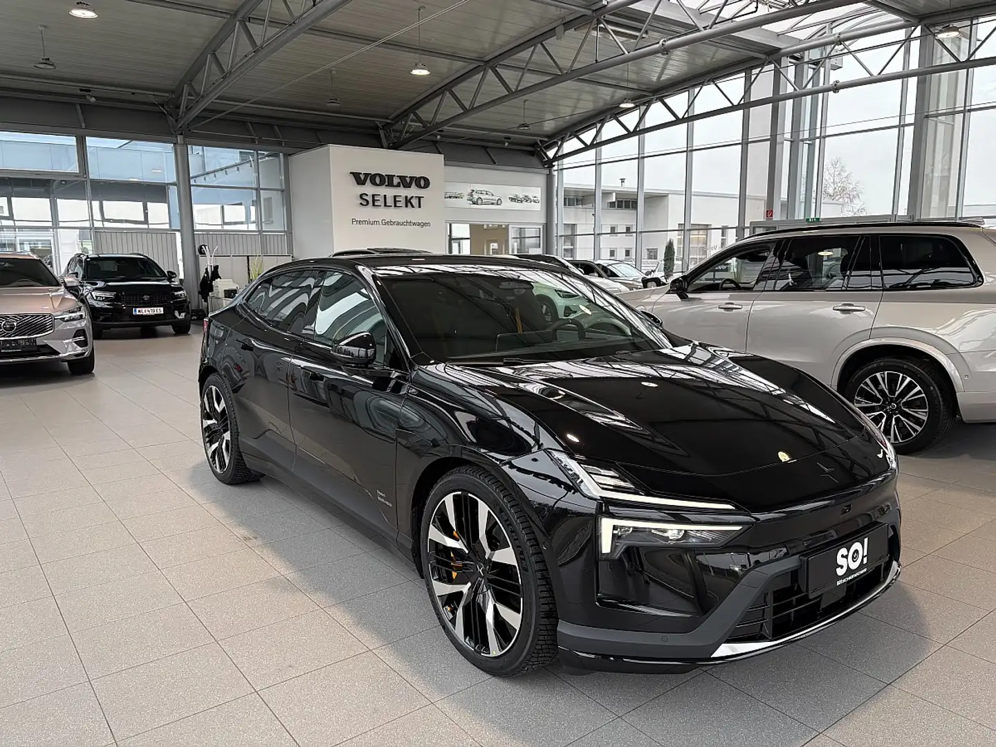 Polestar 4 Long Range 100kWh Dual Motor Performance Prime Schwarz - 1