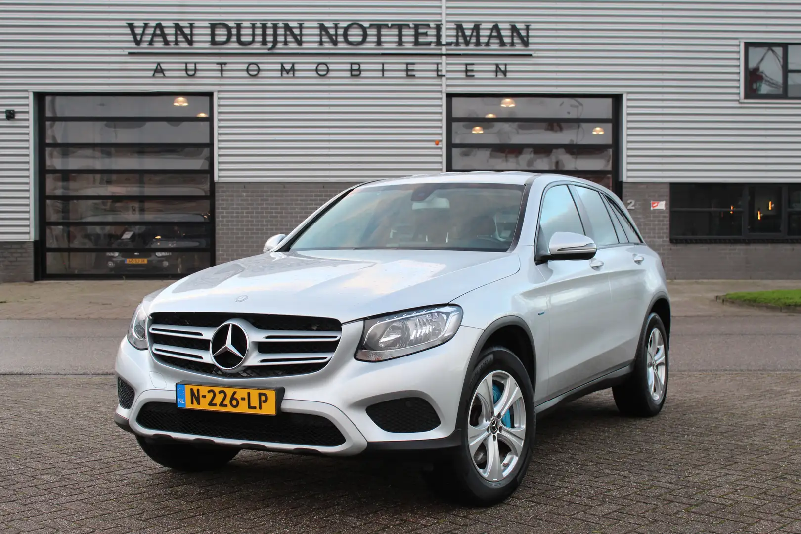 Mercedes-Benz GLC 350 350e 4MATIC Business / Plug-in Hybrid / Camera Gris - 1