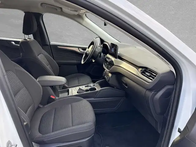 Ford Kuga view 3