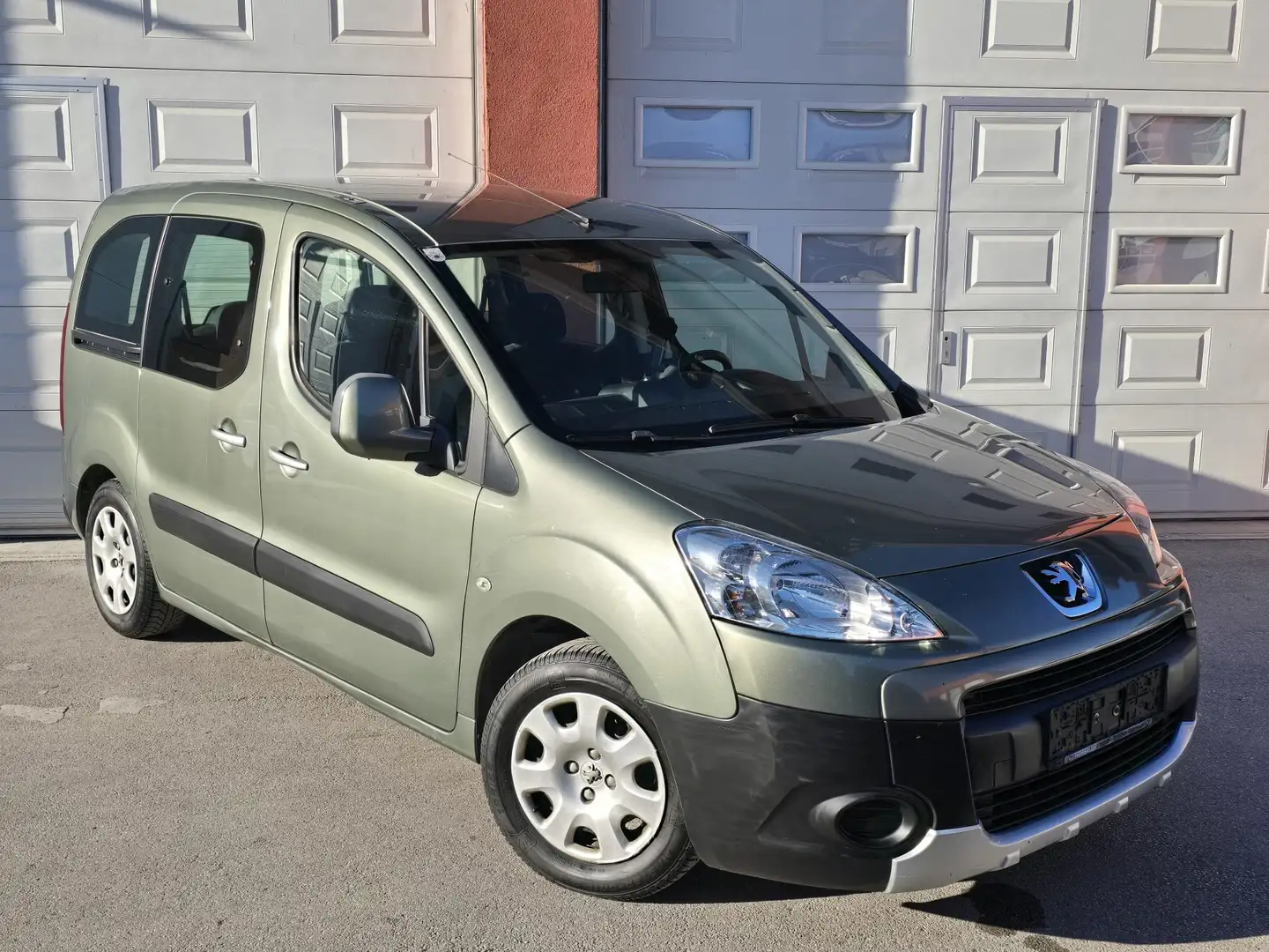 Peugeot Partner Partner Tepee Comfort 1,6 HDi 90 Grau - 2