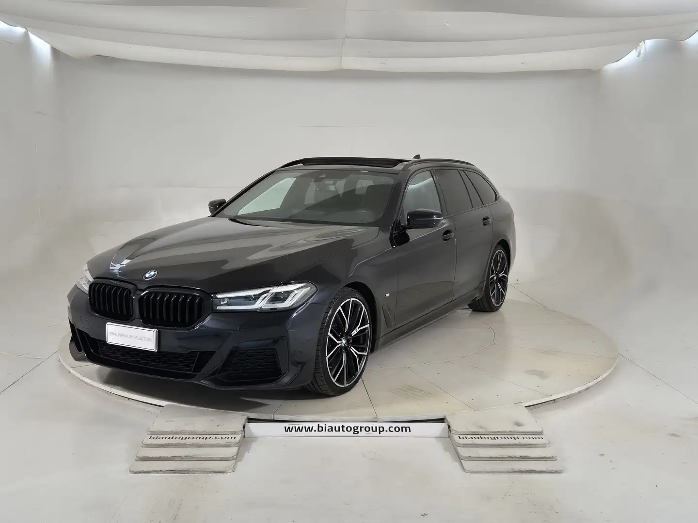 BMW 520 Serie 5 G31 2020 Touring LCI D 520d Touring mhev Zwart - 1