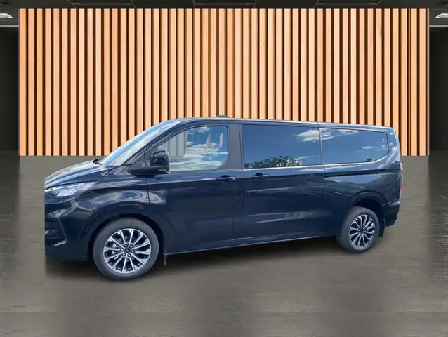 Ford Tourneo Custom view 4