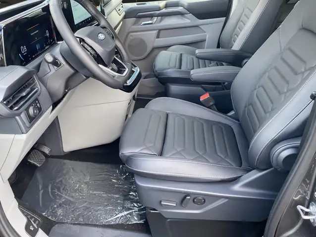Ford Tourneo Custom view 12
