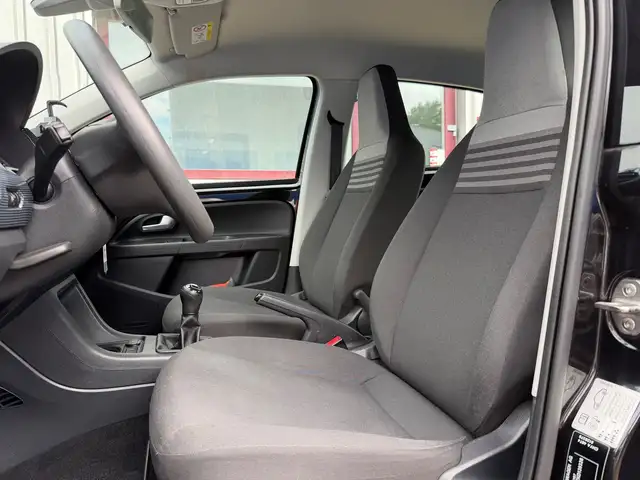 Volkswagen up! view 8