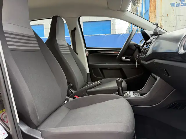 Volkswagen up! view 9