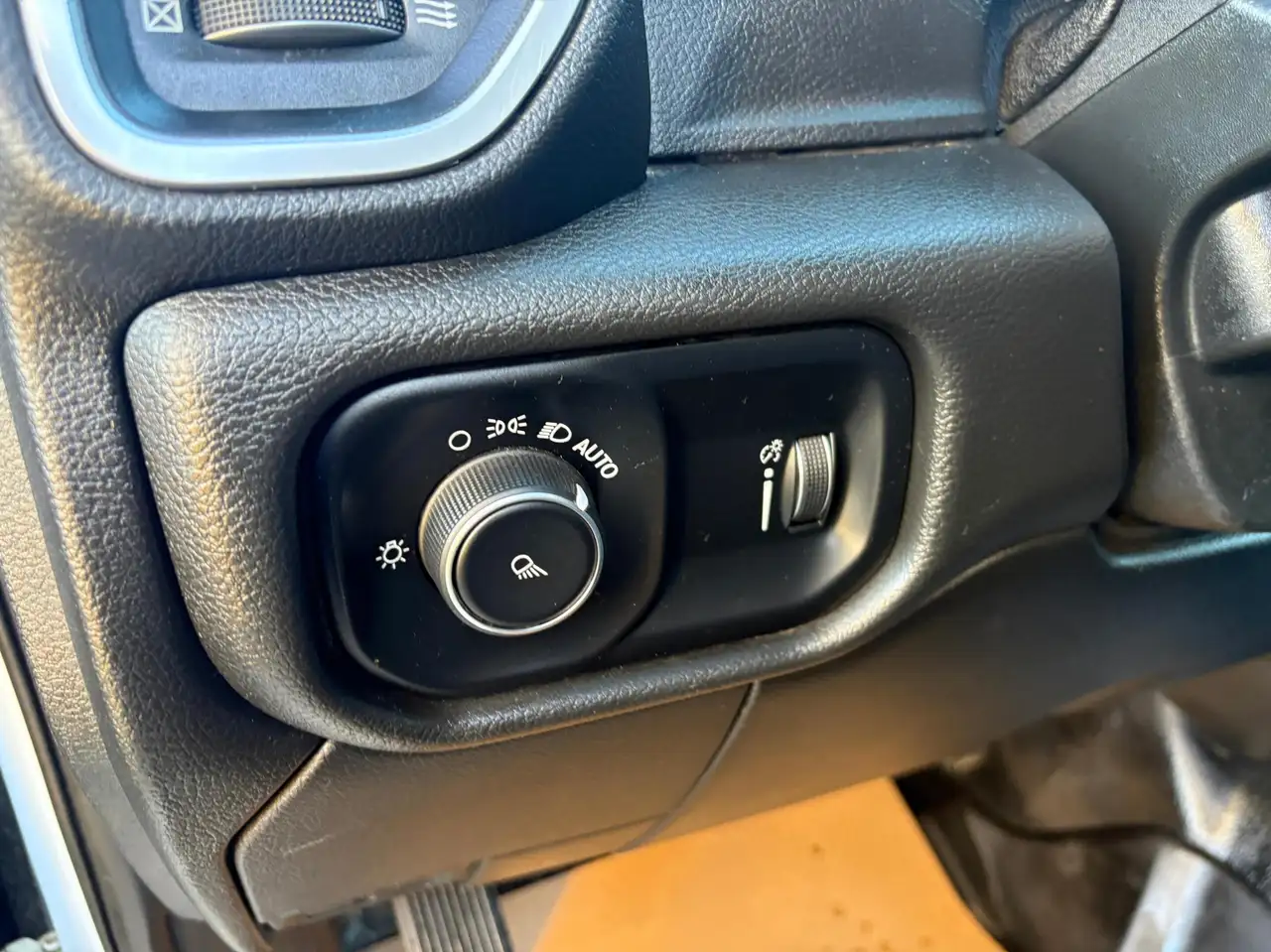 RAM 3500 снимка RAM 3500