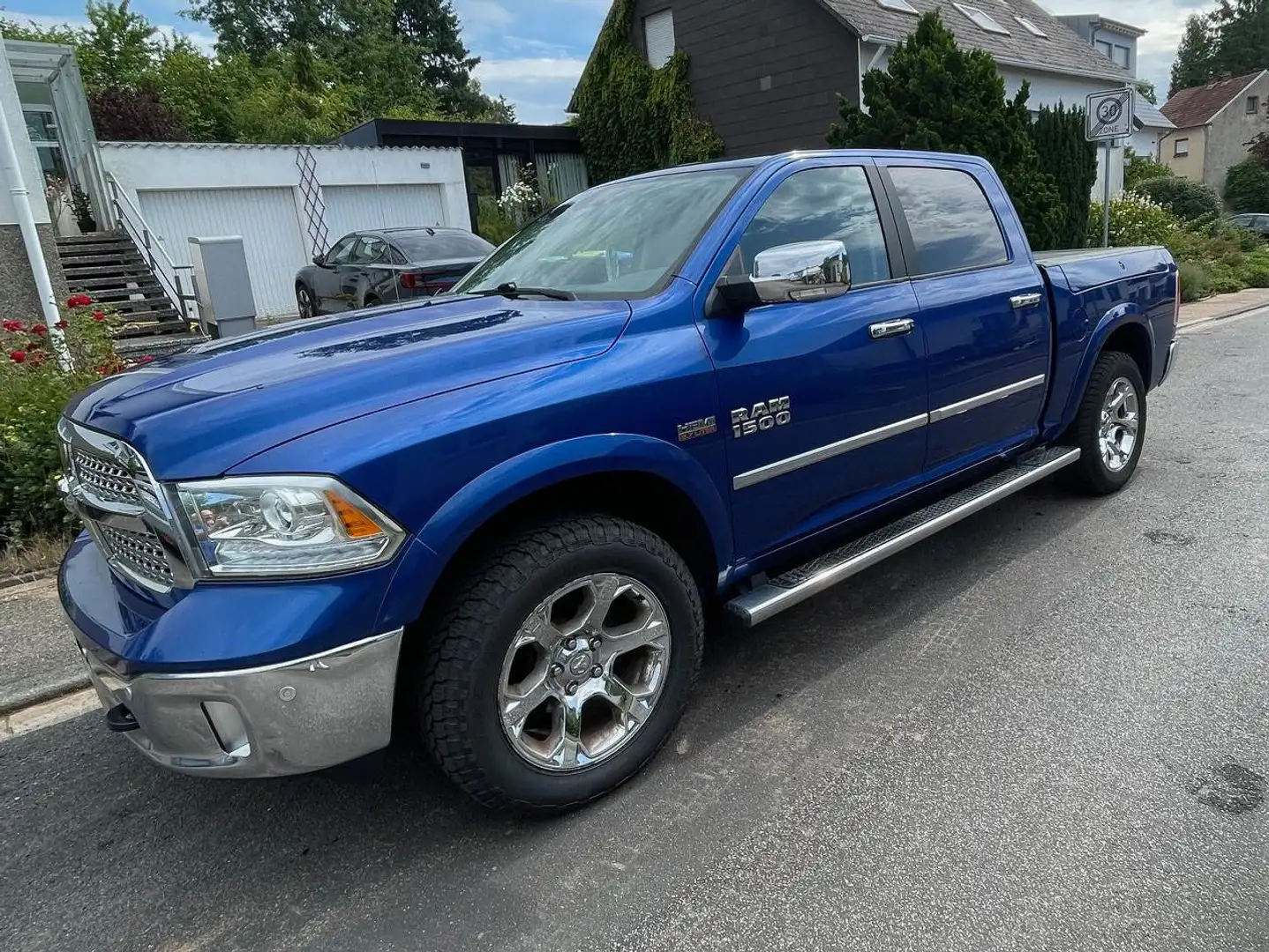 RAM 1500 RAM 1500 Crew Cab Laramie Albastru - 2