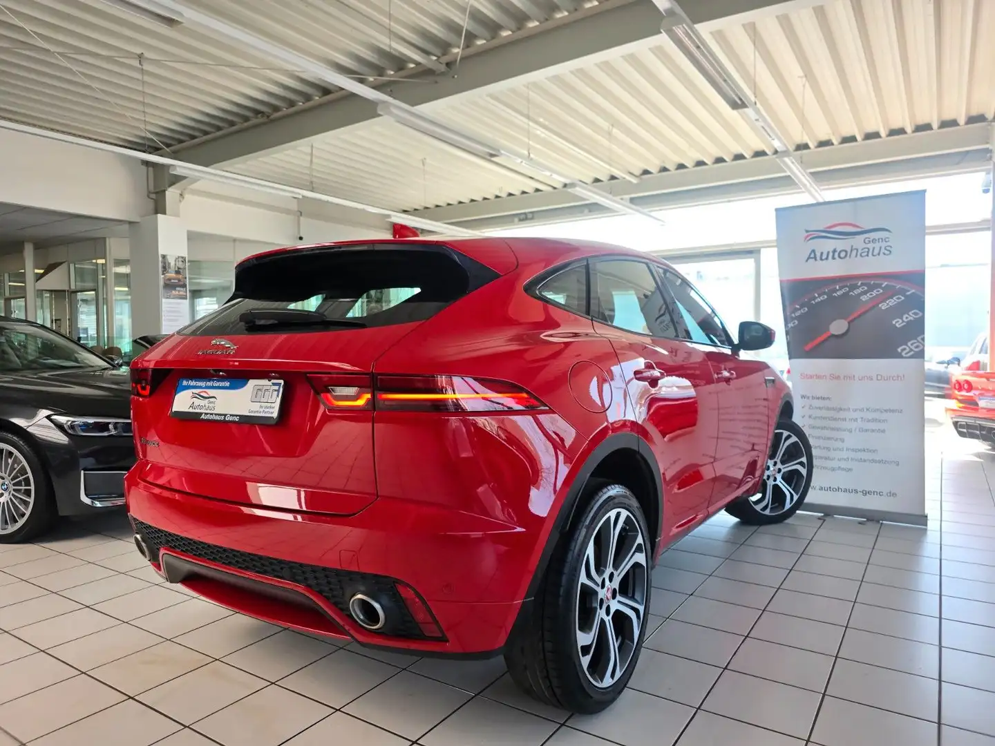 Jaguar E-Pace First Edition AWD Kamera HUD Meridian LED Rot - 2