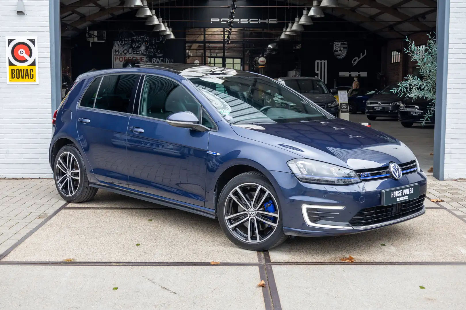 Volkswagen Golf GTE 1.4 TSI Connected Series *Pano | ACC | Navi | Clim Blauw - 2